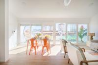 Ocean & Sun Terrace w AC, by TimeCooler - B&B Costa da Caparica