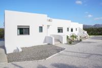 Niki Luxury Suites Pool Resort 200m From Beach - B&B Chorafakia