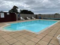 Luxury Caravan Cornwall sleeps 4 countryside view - Bed and Breakfast