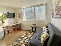 Convenient quiet flat with parking - B&B