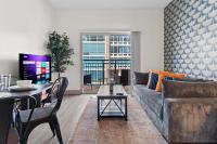 The Panther - Luxury 3BR - Free Parking - Views - Stadium - Gym - Bed and Breakfast Charlotte