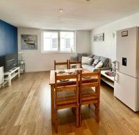 Modern Flat overlooking High St - Bed and Breakfast Andover
