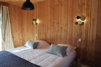Chambre Lit Queen-Size - Vue sur Piscine