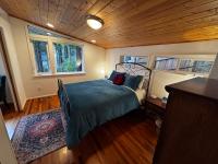 Ravens Nest Tranquil Forest Suite 5 min to Downtown Arcata with Stunning Redwood Views - Chambres d'hôtes Arcata