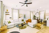 4BR Sleeps 12 Walk to Beach Pool Yard Dogs New 2023 Build - B&B Galveston