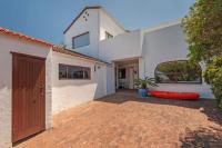 142 on 10 Family and Friend Holiday home - B&B Hermanus