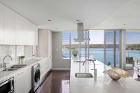 Deluxe Waterfront Queen Room in Caringbah South - Gorgeous Views All Around - Shared Bathroom - B&B Lilli Pilli