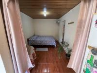 Kamer met Queensize Bed en Uitzicht op het Zwembad