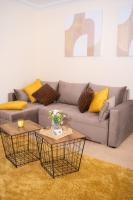 Yellow Haven spacious quiet free parking sleeps 7 - Chambres d’hôtes