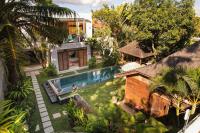 Tropical Villa Batik - Large Garden & Pool, Concierge! 3mins to Beach, Clubs, Cafes - B&B