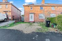 Wood Fire and Parking Large 4-Bed House - B&B