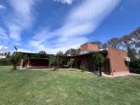 Pergolas Guest House - Pileta, Vinos y Montaña - B&B Vista Flores