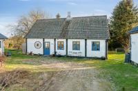Lovely Holiday Home Near Gudhjem - B&B