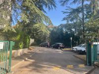 City & cosy, LYON CHARCOT- WIFI - LAVE LINGE - BALCON - PARKING - Bed and Breakfast