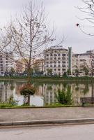 Tirent Apartment-Modern Bedrooms Stay Near Liqeni i Thatë - Bed and Breakfast