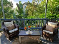 MaeStorm Gardens Relax:Reload:Refresh Private room in nature lodge - B&B