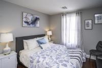 Viva Vegas Cozy 3BR Home Minutes from the Strip - Chambres d’hôtes Las Vegas