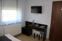 Tweepersoonskamer met 2 Aparte Bedden en Eigen Badkamer