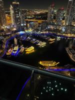 Sparkle Towers by Swarovski - Dubai Marina - High Floor - Beach Resort Sunset view - B&B Dubai