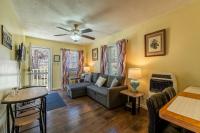 Quaint Cabin By The Creek Private - Bed and Breakfast Pipestem