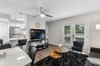 Stylish 2BR Duplex with Easy Access to Birmingham - B&B