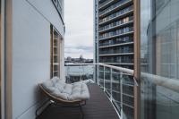Luxury 2 Bedroom Penthouse with Thrilling Waterfront and City Views, Canary Wharf - B&B