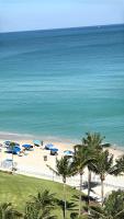 Ocean View Balcony Studio- beach access - B&B Sunny Isles Beach