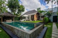 Tropical Villa Batik - Large Garden & Pool, Concierge! 3mins to Beach, Clubs, Cafes - B&B Seminyak