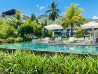 Latitude Luxury Seafront Apt - B&B