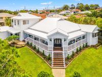 The Duchess - Stunning Hamptons Oasis with Pool - B&B Brisbane