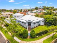 The Duchess - Stunning Hamptons Oasis with Pool | Winter Escape Deal | Stay Longer & Save | 1 June – 31 August - B&B Brisbane