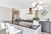 Marina-Ocean Front Escape with Breathtaking Views - Bed and Breakfast Mandurah