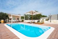 Hidden Gem Villa by aneo travel - B&B Trogir