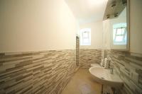 Vierbettzimmer mit Gartenblick