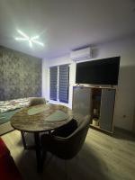 Apartman CITY CENTER 5 - Chambres d’hôtes