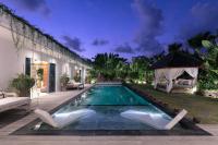 Amazing 4 BR villa with garden, pool in Seminyak - B&B Seminyak