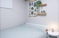 Cozy 2BR Private Basement Suite, Free Parking, WiFi, 1 Hr to Banff, 20 Min to City - B&B Calgary