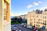 Elegant Regency Apartment near the sea with views & Netflix - Chambres d’hôtes