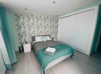 CAPISTRANO BREEZE - Luxury Coastal Apartment in Capistrano Village, Nerja - B&B Nerja