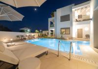 King Suite with Pool View