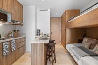 Suite con cama extragrande y vistas al mar