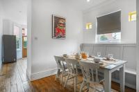 Central - Free Parking - 4-Bed Apartment - B&B
