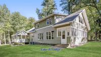 Lodge and Lake - Impressive Dual Woods and Lake Homes That Sleep 32 - Bed and Breakfast Grand Junction