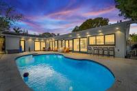 Resort Style Backyard Heated Pool Hot Tub Fire Pit - B&B Fort Lauderdale