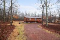 Cozy Freeland Retreat- Firepit Pool Table Hot Tub - Bed and Breakfast White Haven