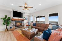 Modern Retreat wHot Tub Arcade & Stunning Views - Ferienwohnung Branson