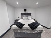 Stylish 3 bed 3 ensuites house with parking & garden - Bed and Breakfast Reading