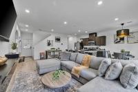 New Build Modern Home Games Yard Desks Bbq Wifi - B&B Houston