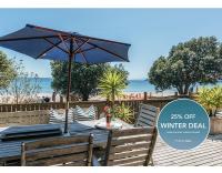 Onetangi Waterfront Bach - Coast & Country - B&B