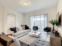 Luxury Home 20 mins from Disney with Free Waterpark Pool Lazy River and Golf Course - Bed and Breakfast Kissimmee